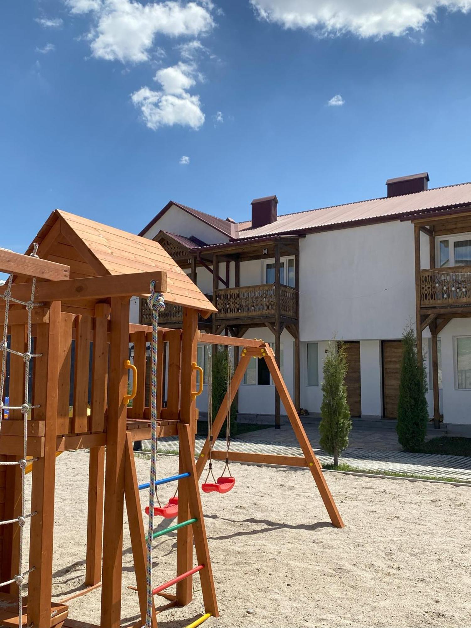 Motives Inn Dilijan Bagian luar foto